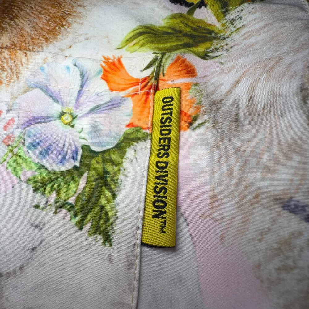 Outsiders Division Shirt Mens Medium Multicolor Cat Dog Festival Kitschy EUC - Picture 7 of 15